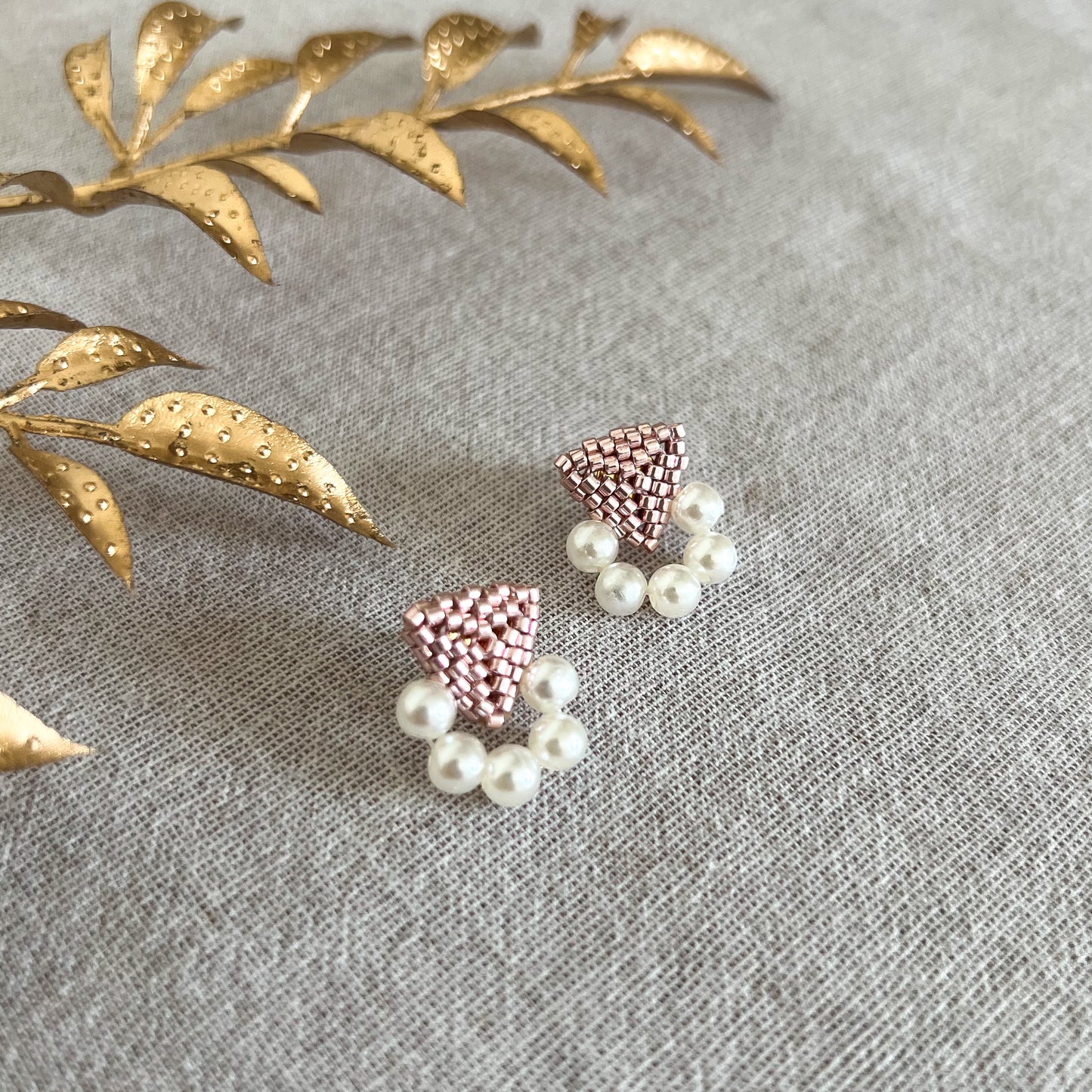 Miyuki Perla Stud Earrings