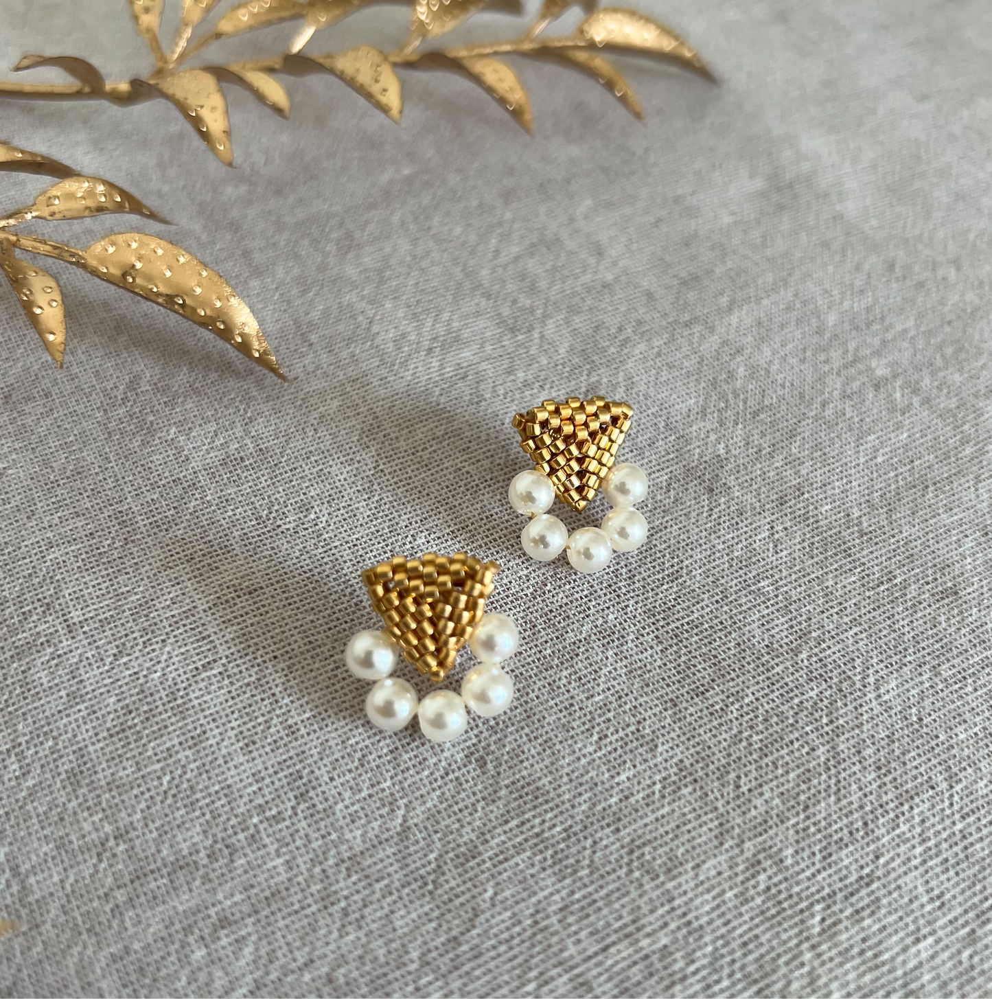 Miyuki Perla Stud Earrings