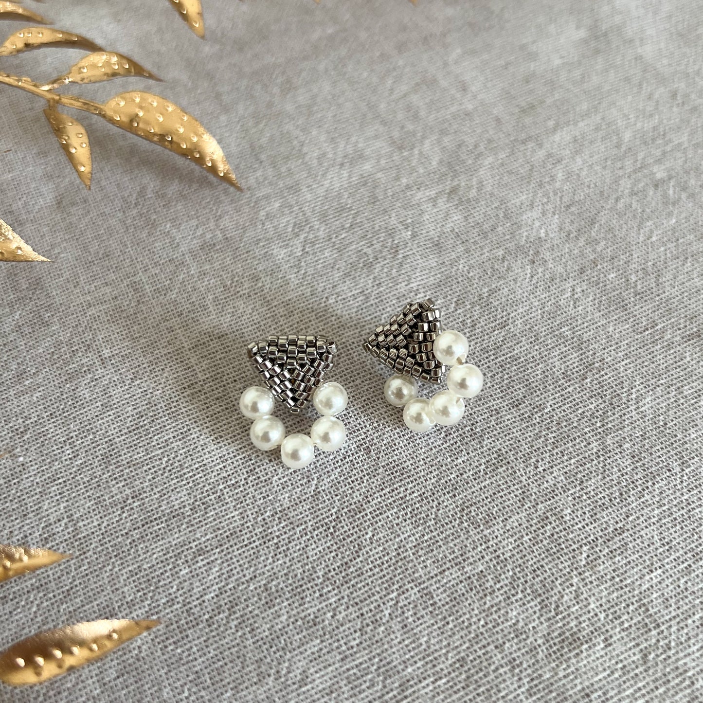 Miyuki Perla Stud Earrings